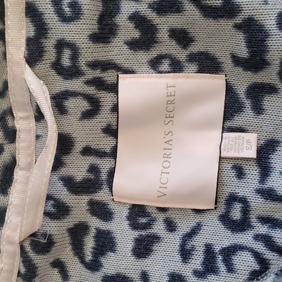 Victoria's Secret Robe - Picture 7 of 12